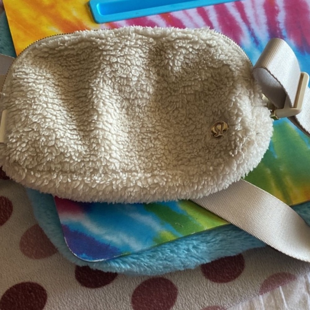 lululemon white fleece belt bag!!